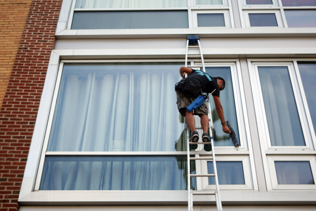 Factors to Consider When Choosing Window Cleaning Services